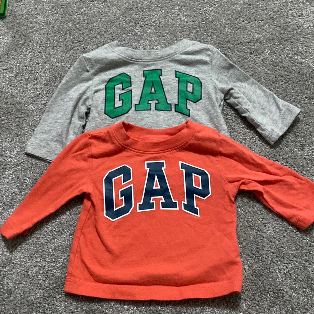 Gap long sleeve tees 0-3 months